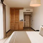 L'saranda House 16 Adult Only